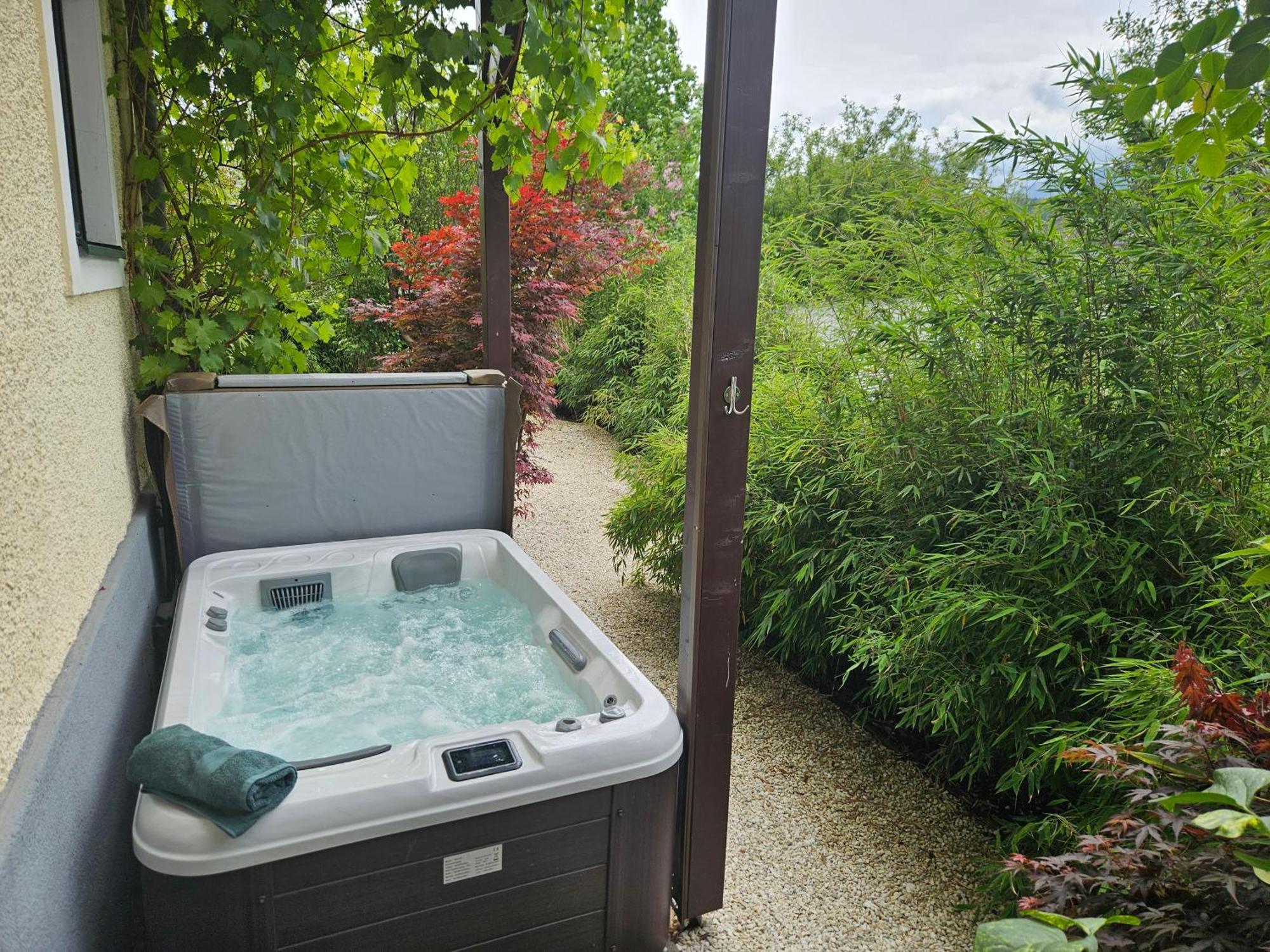 Premium Apartment Mit Privatem Whirlpool, Sauna, Garten Sankt Martin am Grimming Exterior photo